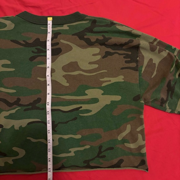✨bundle for $3✨camo crop top - Picture 3 of 6